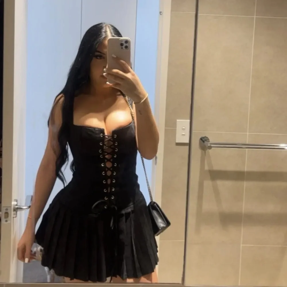 House of CB ‘Talia’ Black Pleated Mini Dress NWOT - Picture 4 of 14